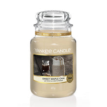 Carica l&#39;immagine nel visualizzatore di Gallery, Arredamento casa - cose di casa - casa negozio - oggettistica casa - oggetti per la casa - casa nuova - accessori per la casa - negozio casa - negozi per la casa - yankee candle - arredamento casa online - yankee candle offerte - yankee candle prezzi - candele profumate - candele yankee candle - essenza yankee - yankee candle olbia - candele olbia - cereria olbia - Olbia - negozio di yankee candle - giara grande - sweet maple chai 