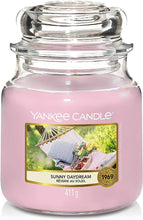 Carica l&#39;immagine nel visualizzatore di Gallery, Arredamento casa - cose di casa - casa negozio - oggettistica casa - oggetti per la casa - casa nuova - accessori per la casa - negozio casa - negozi per la casa - yankee candle - arredamento casa online - yankee candle offerte - yankee candle prezzi - candele profumate - candele yankee candle - essenza yankee - yankee candle olbia - candele olbia - cereria olbia - Olbia - negozio di yankee candle - giara media - sunny daydream  