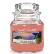 Carica l&#39;immagine nel visualizzatore di Gallery, Arredamento casa - cose di casa - casa negozio - oggettistica casa - oggetti per la casa - casa nuova - accessori per la casa - negozio casa - negozi per la casa - yankee candle - arredamento casa online - yankee candle offerte - yankee candle prezzi - candele profumate - candele yankee candle - essenza yankee - yankee candle olbia - candele olbia - cereria olbia - Olbia - negozio di yankee candle - giara piccola - cliffside sunrise