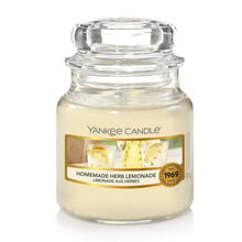 Carica l&#39;immagine nel visualizzatore di Gallery, Arredamento casa - cose di casa - casa negozio - oggettistica casa - oggetti per la casa - casa nuova - accessori per la casa - negozio casa - negozi per la casa - yankee candle - arredamento casa online - yankee candle offerte - yankee candle prezzi - candele profumate - candele yankee candle - essenza yankee - yankee candle olbia - candele olbia - cereria olbia - Olbia - negozio di yankee candle - giara piccola - homemade herb lemonade