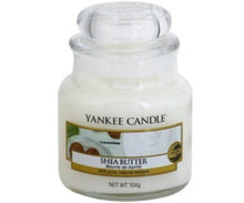 Carica l&#39;immagine nel visualizzatore di Gallery, Arredamento casa - cose di casa - casa negozio - oggettistica casa - oggetti per la casa - casa nuova - accessori per la casa - negozio casa - negozi per la casa - yankee candle - arredamento casa online - yankee candle offerte - yankee candle prezzi - candele profumate - candele yankee candle - essenza yankee - yankee candle olbia - candele olbia - cereria olbia - Olbia - negozio di yankee candle - giara piccola - shea butter   