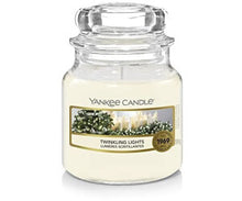 Carica l&#39;immagine nel visualizzatore di Gallery, Arredamento casa - cose di casa - casa negozio - oggettistica casa - oggetti per la casa - casa nuova - accessori per la casa - negozio casa - negozi per la casa - yankee candle - arredamento casa online - yankee candle offerte - yankee candle prezzi - candele profumate - candele yankee candle - essenza yankee - yankee candle olbia - candele olbia - cereria olbia - Olbia - negozio di yankee candle - giara piccola - twinkling lights