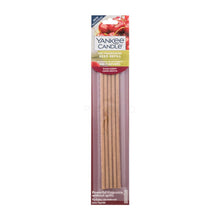 Carica l&#39;immagine nel visualizzatore di Gallery, Arredamento casa - cose di casa - casa negozio - oggettistica casa - oggetti per la casa - casa nuova - accessori per la casa - negozio casa - negozi per la casa - yankee candle - arredamento casa online - yankee candle offerte - yankee candle prezzi - candele profumate - candele yankee candle - essenza yankee - yankee candle olbia - candele olbia - cereria olbia - Olbia - negozio di yankee candle - reed refill - black cherry