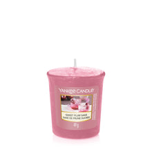 Carica l&#39;immagine nel visualizzatore di Gallery, Arredamento casa - cose di casa - casa negozio - oggettistica casa - oggetti per la casa - casa nuova - accessori per la casa - negozio casa - negozi per la casa - yankee candle - arredamento casa online - yankee candle offerte - yankee candle prezzi - candele profumate - candele yankee candle - essenza yankee - yankee candle olbia - candele olbia - cereria olbia - Olbia - negozio di yankee candle - sampler - sweet plum sake   