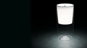 Lampada da tavolo in cristallo e vetro opalino a led Flos Aoy Castiglioni luce calda salotto