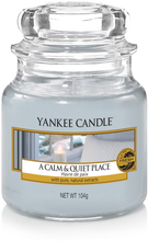 Carica l&#39;immagine nel visualizzatore di Gallery, Arredamento casa - cose di casa - casa negozio - oggettistica casa - oggetti per la casa - casa nuova - accessori per la casa - negozio casa - negozi per la casa - yankee candle - arredamento casa online - yankee candle offerte - yankee candle prezzi - candele profumate - candele yankee candle - essenza yankee - yankee candle olbia - candele olbia - cereria olbia - Olbia - negozio di yankee candle - giara piccola - a calm &amp; quiet place   